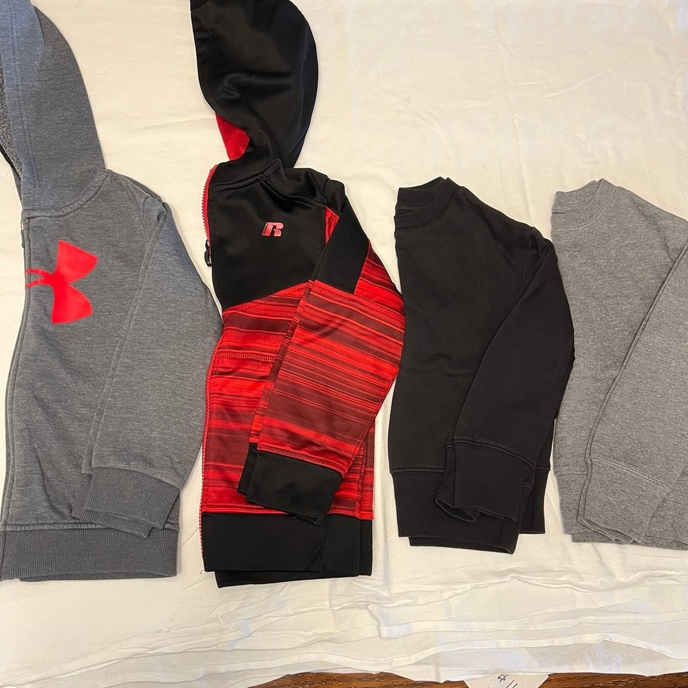 XS 4/5 Under Armour and Russell Boys' Hoodie and Sweatshirt Bundle (2549)